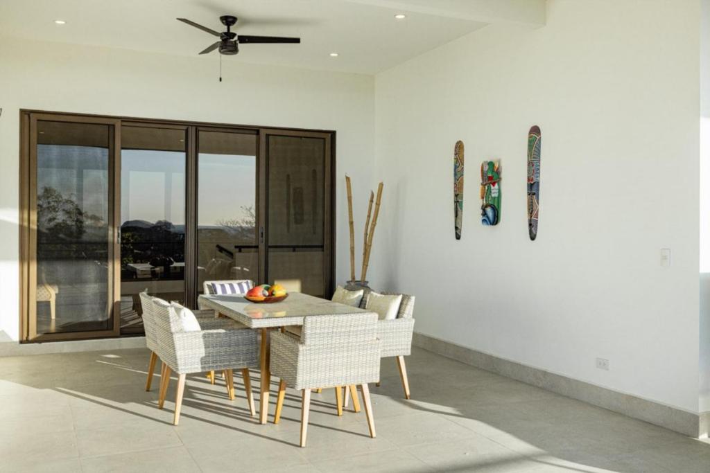 Casa Blanca 3 Master Suites & Pool Walk To Beach