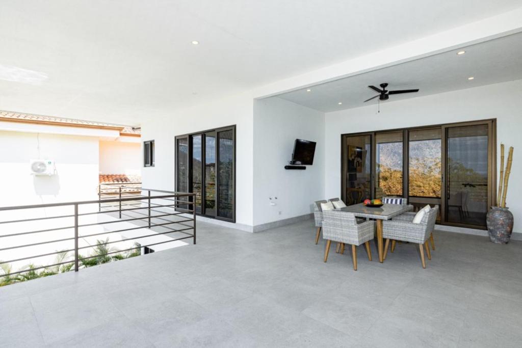 Casa Blanca 3 Master Suites & Pool Walk To Beach