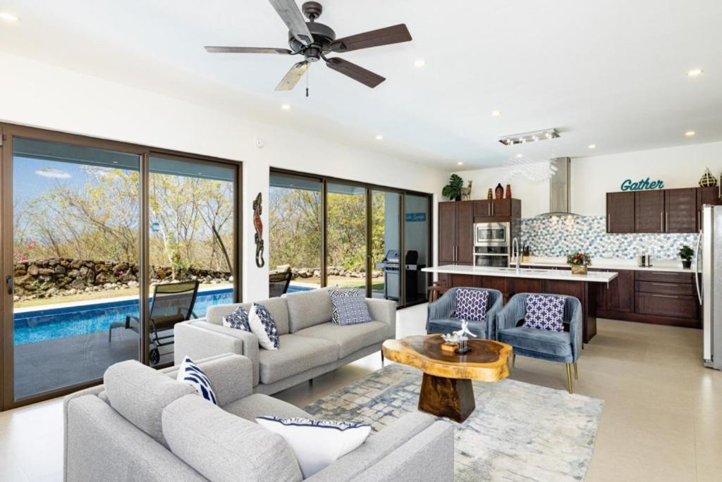 Casa Blanca 3 Master Suites & Pool Walk To Beach