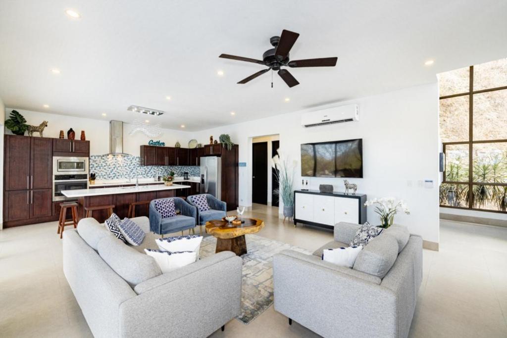 Casa Blanca 3 Master Suites & Pool Walk To Beach