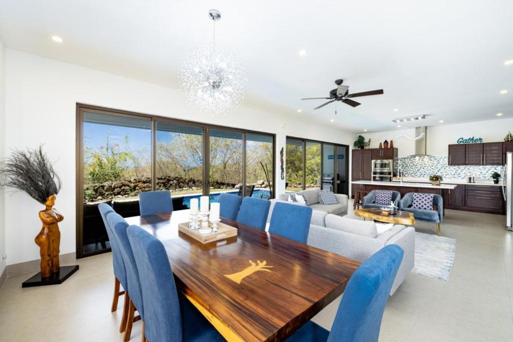 Casa Blanca 3 Master Suites & Pool Walk To Beach