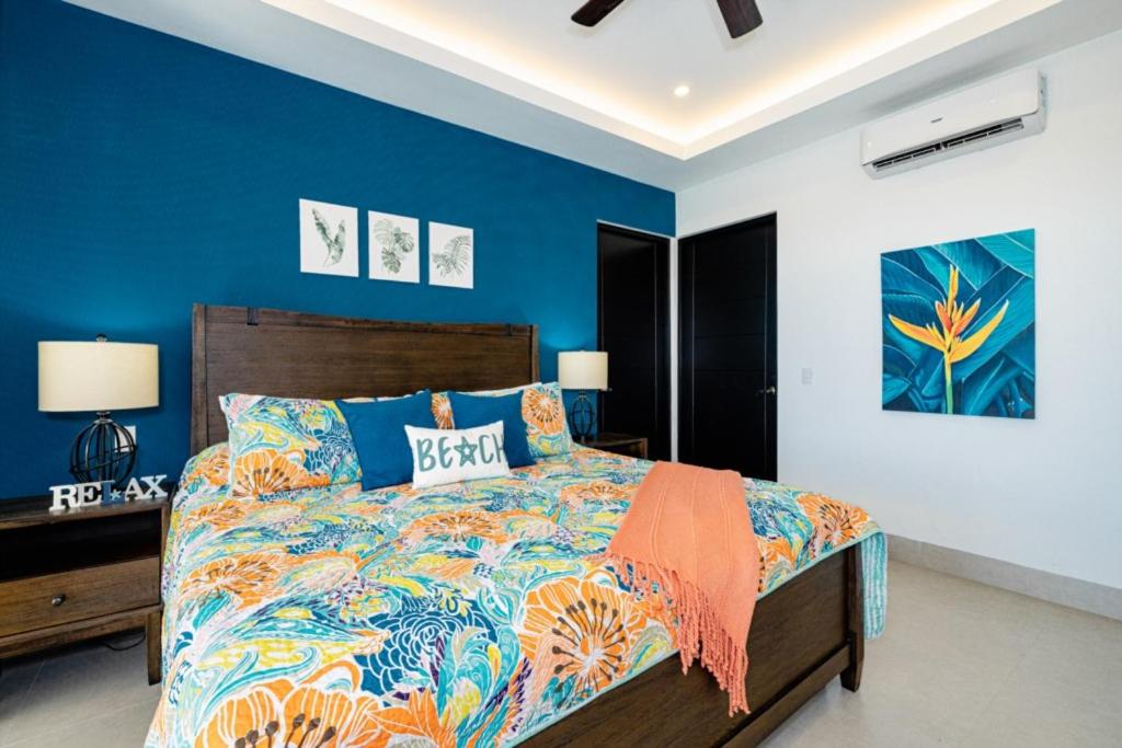 Casa Blanca 3 Master Suites & Pool Walk To Beach