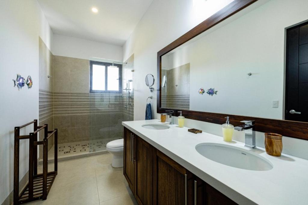 Casa Blanca 3 Master Suites & Pool Walk To Beach