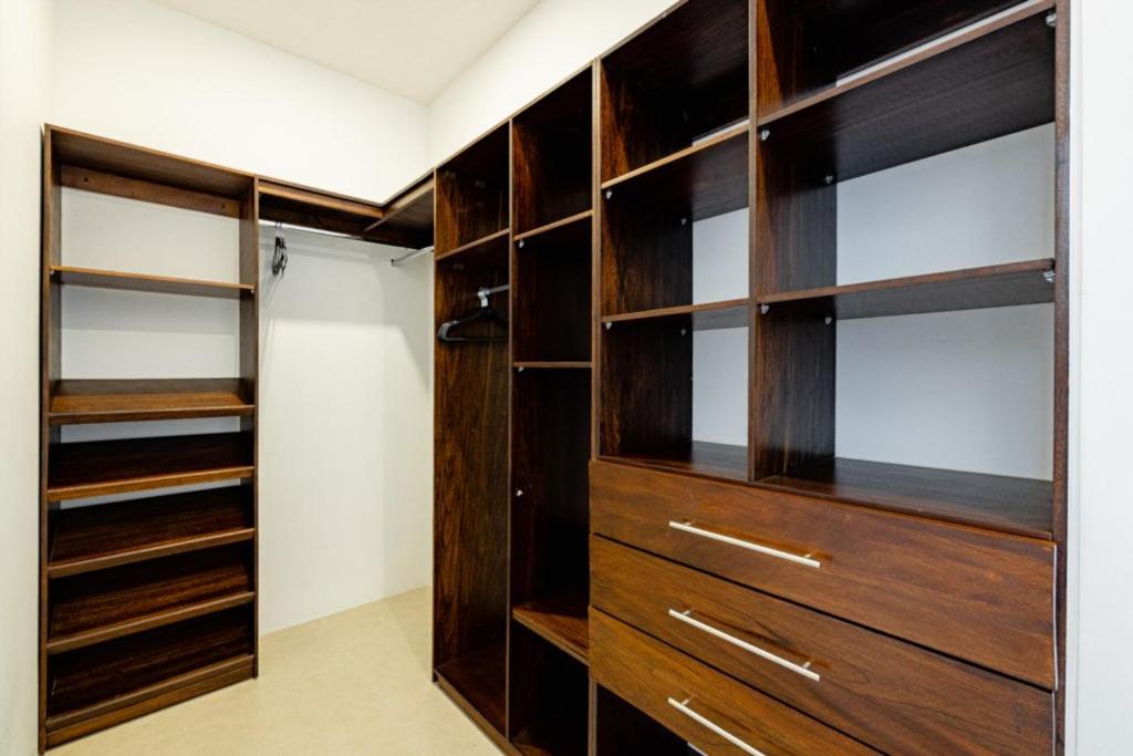Casa Blanca 3 Master Suites & Pool Walk To Beach