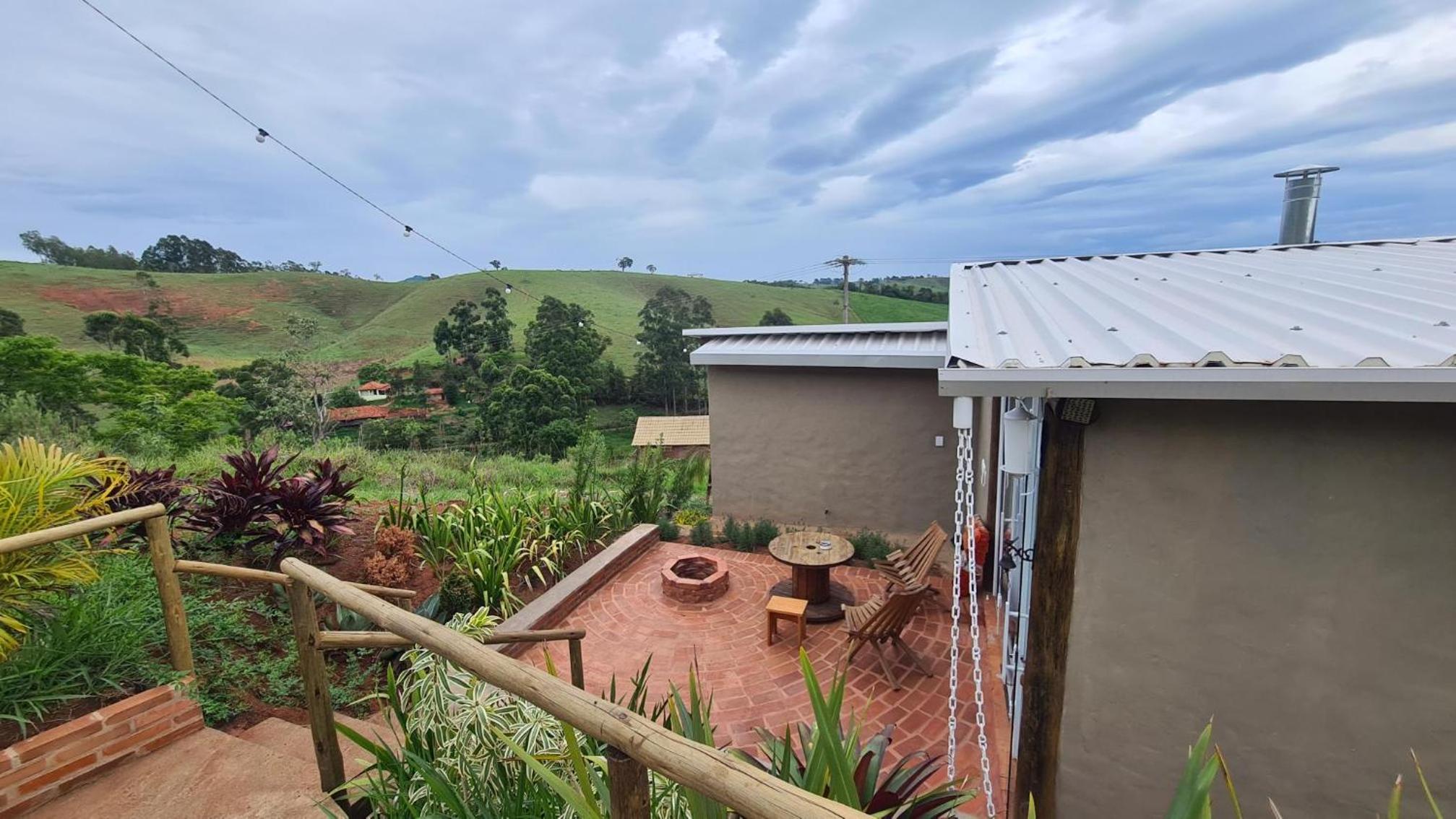 Chalé Girassol - Vila Monte Cunha