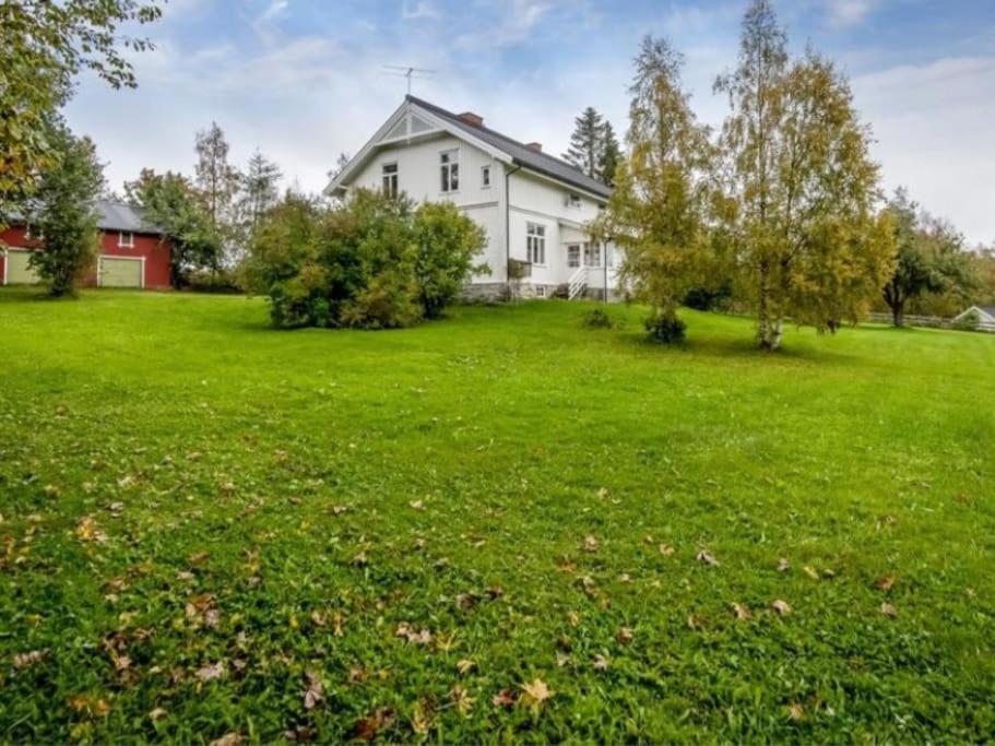 Historisk villa med klassiske detaljer view 3