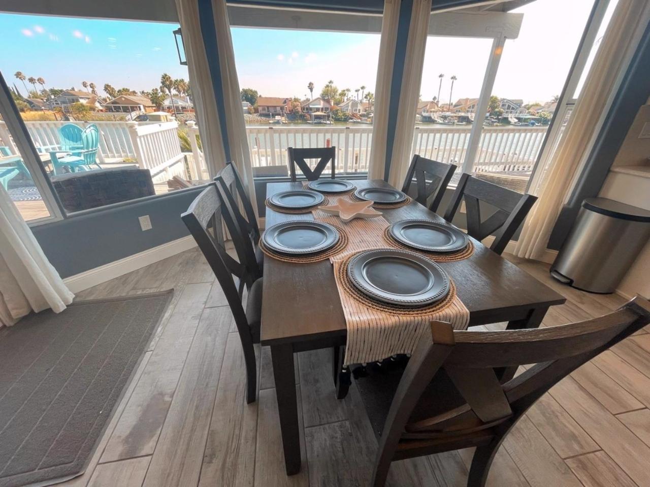Disco Bay Waterfront Getaway, photo 30
