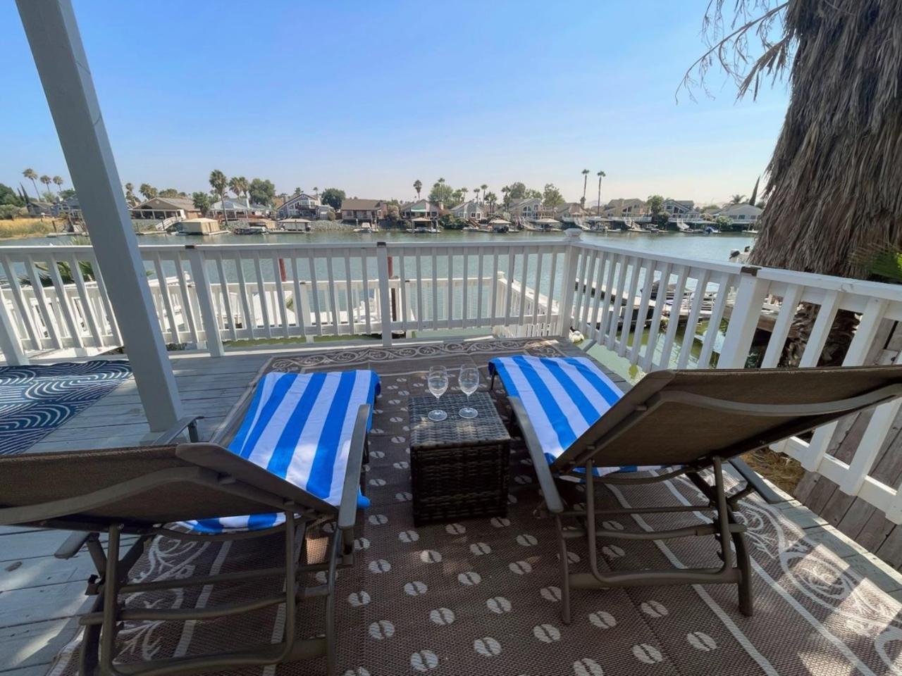 Disco Bay Waterfront Getaway, photo 14
