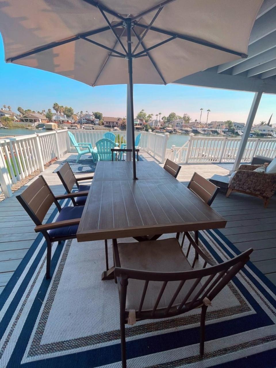 Disco Bay Waterfront Getaway, photo 27