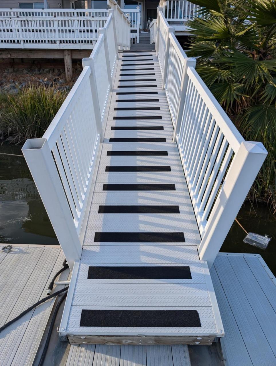 Disco Bay Waterfront Getaway, photo 36