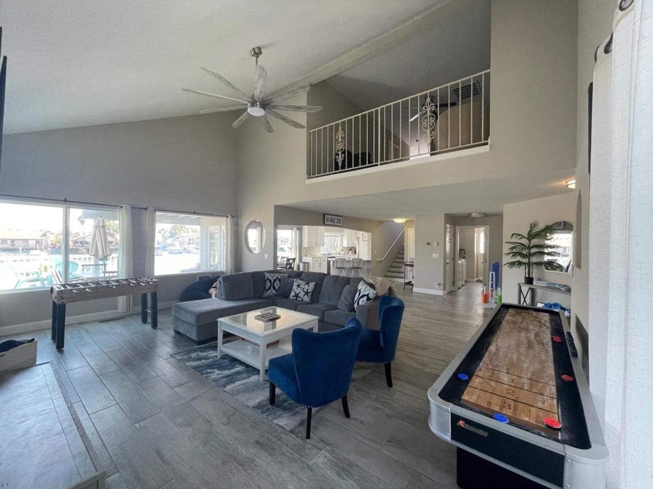 Disco Bay Waterfront Getaway, photo 9