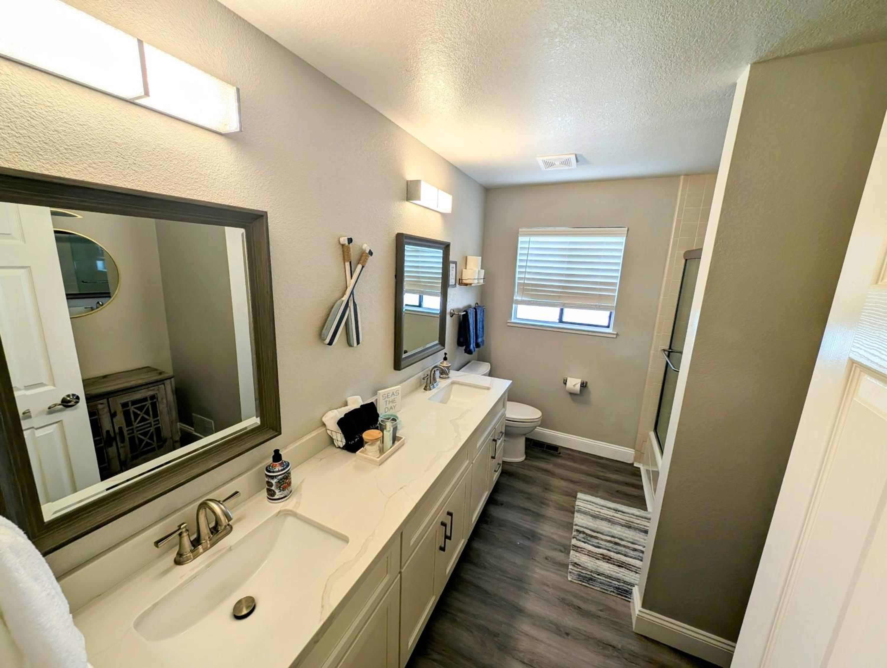 Disco Bay Waterfront Getaway, photo 18