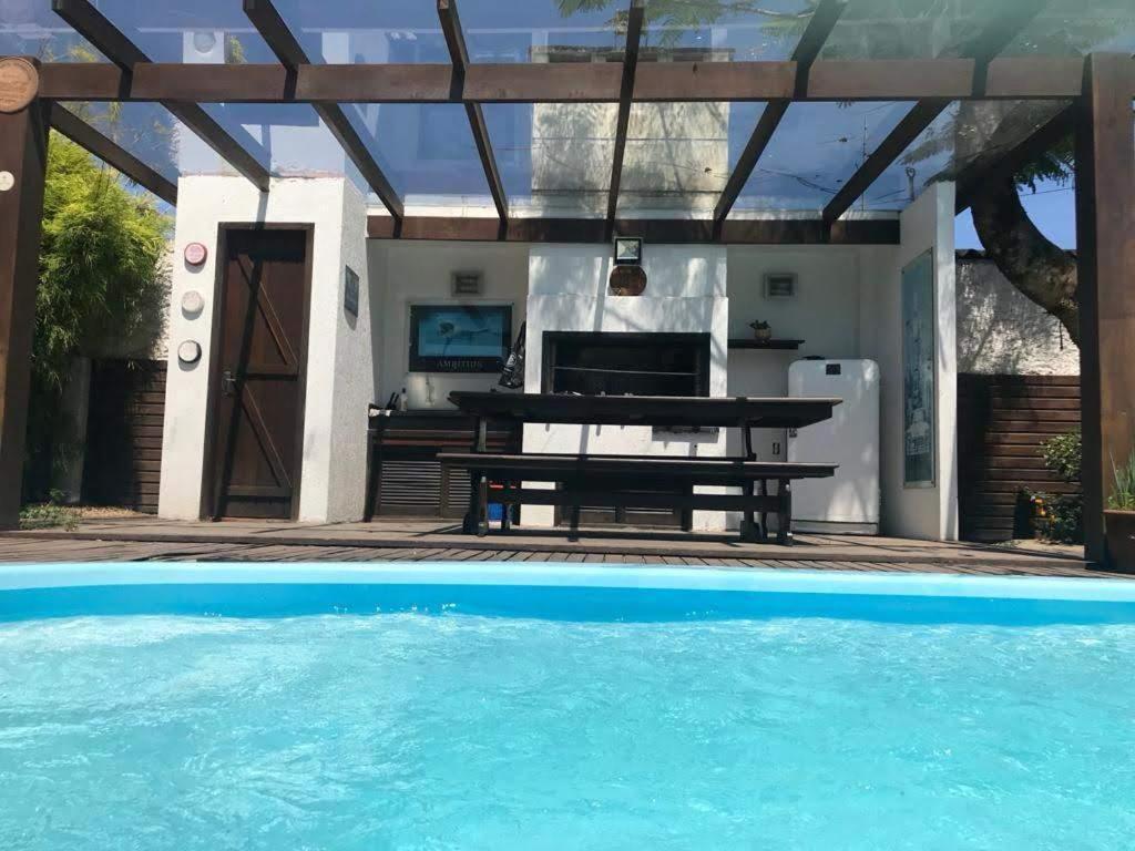 CASA AMPLA COM PISCINA em TORRES