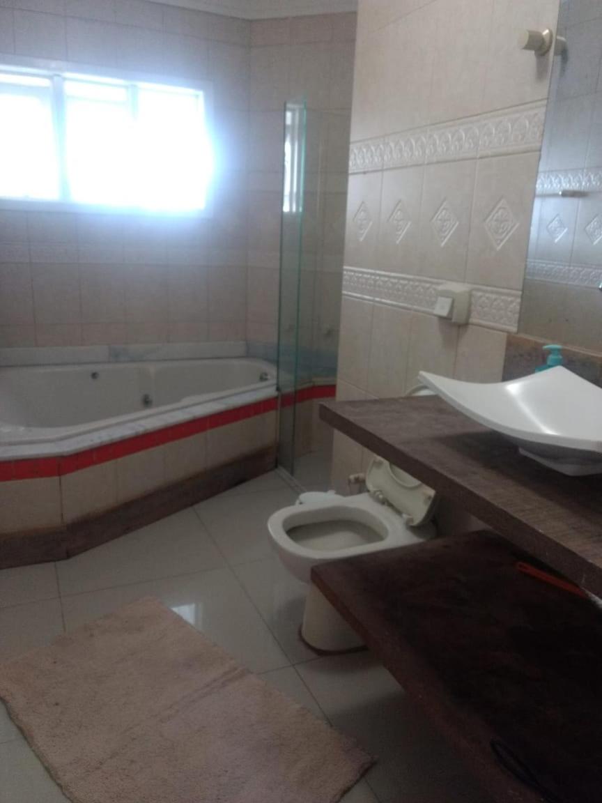 CASA AMPLA COM PISCINA em TORRES