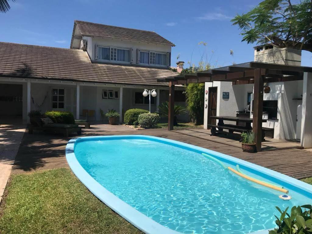 CASA AMPLA COM PISCINA em TORRES