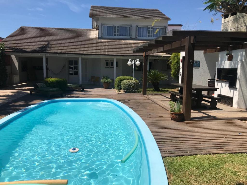 CASA AMPLA COM PISCINA em TORRES