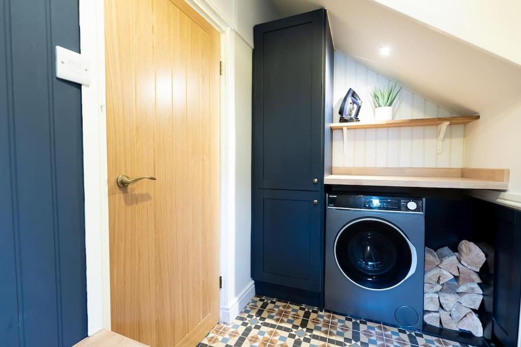 OLD BANK HOUSE - Family & Friends Retreat with Hot Tub Rental Available view 4