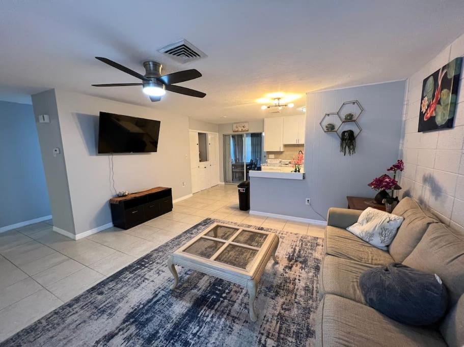 Punta Gorda Vacations - 2br, 5 min walk to Warm Mineral Springs - Property Image 1