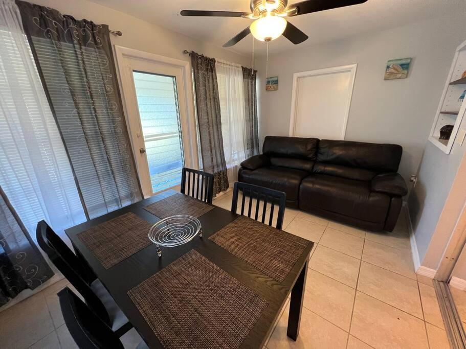 2br, 5 min walk to Warm Mineral Springs view 2