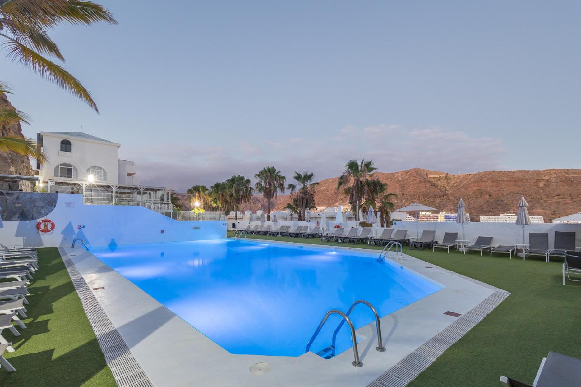 2BR Private Terrace House-Solarium & Pool view 5