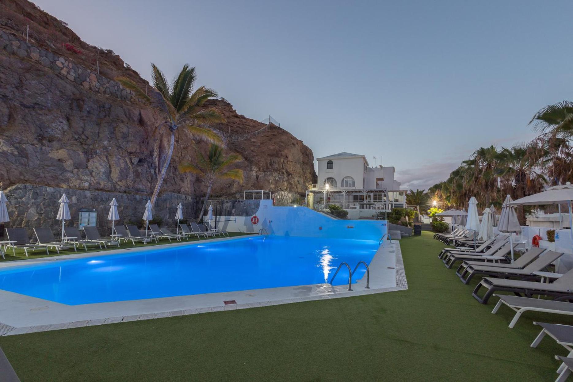 2BR Private Terrace House-Solarium & Pool view 2