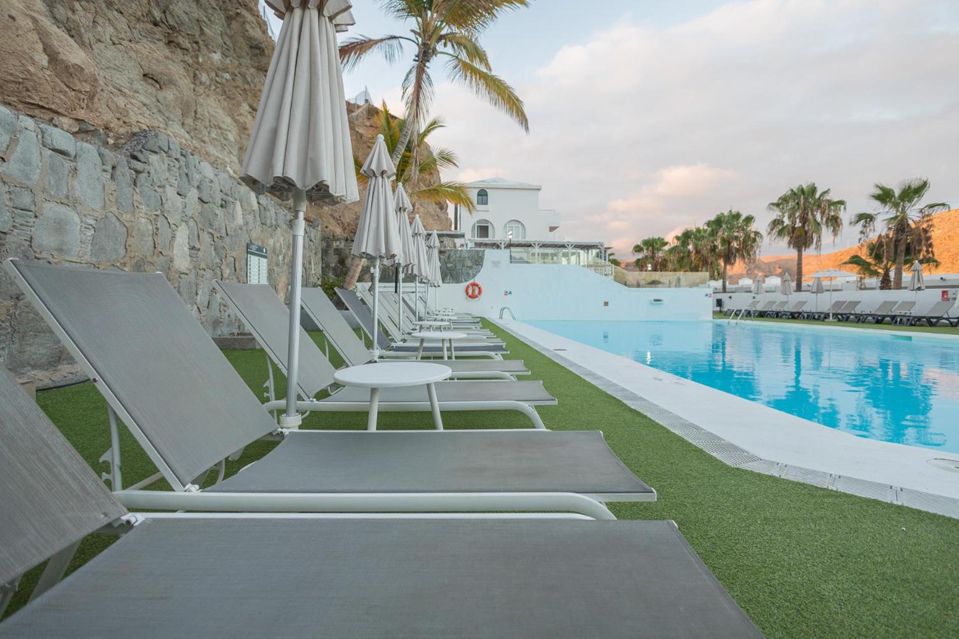 2BR Private Terrace House-Solarium & Pool view 3