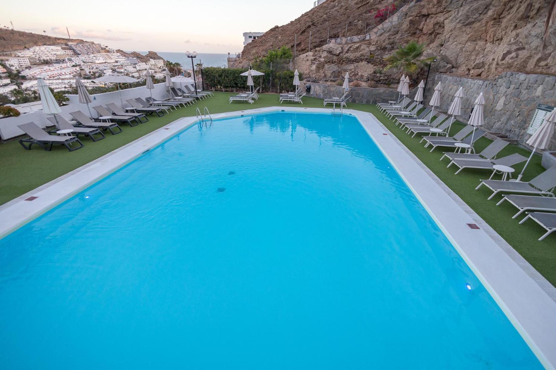 2BR Private Terrace House-Solarium & Pool view 4