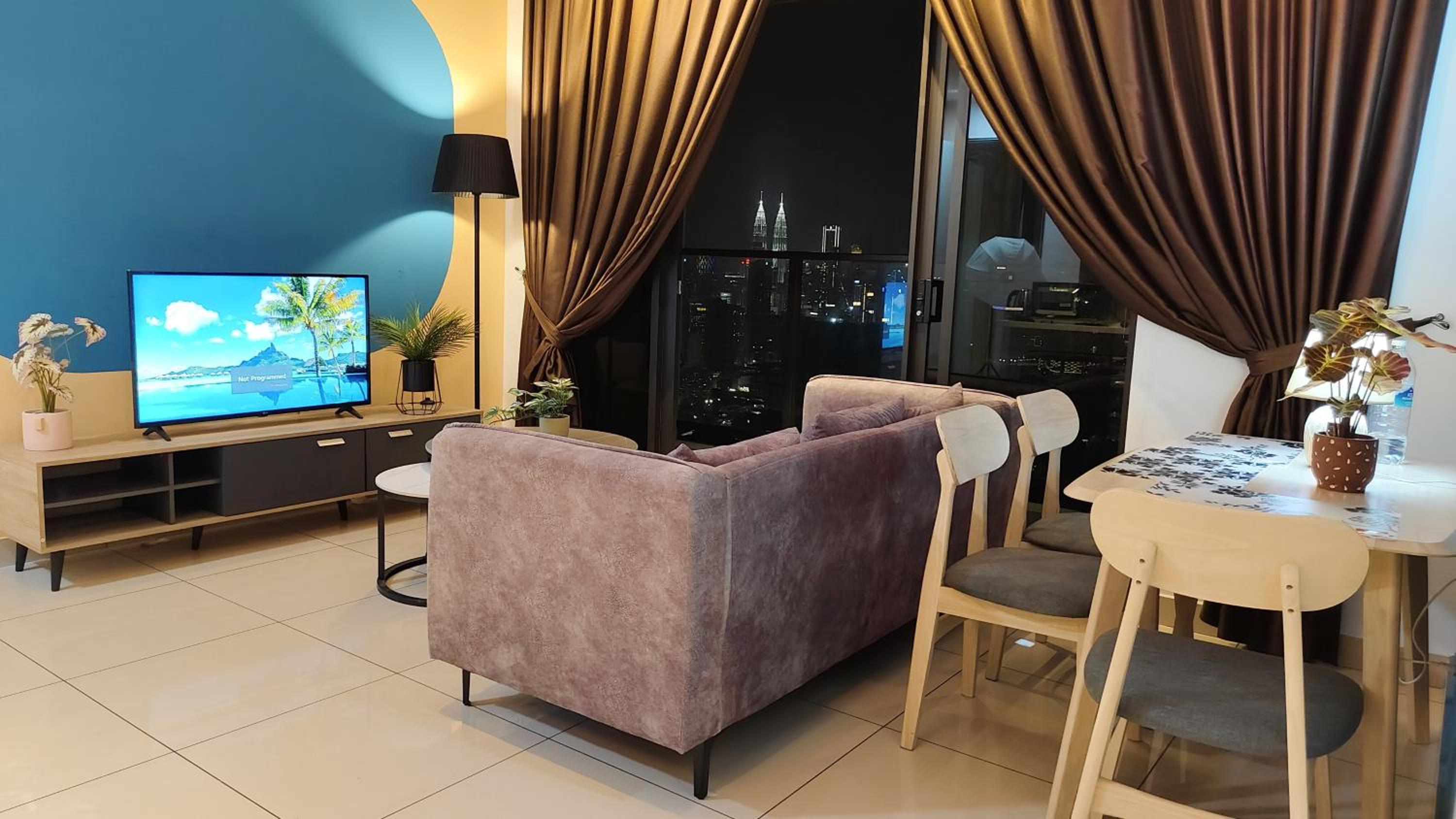 KLCC view 1BR service suite with Balcony Trion B5311 KL