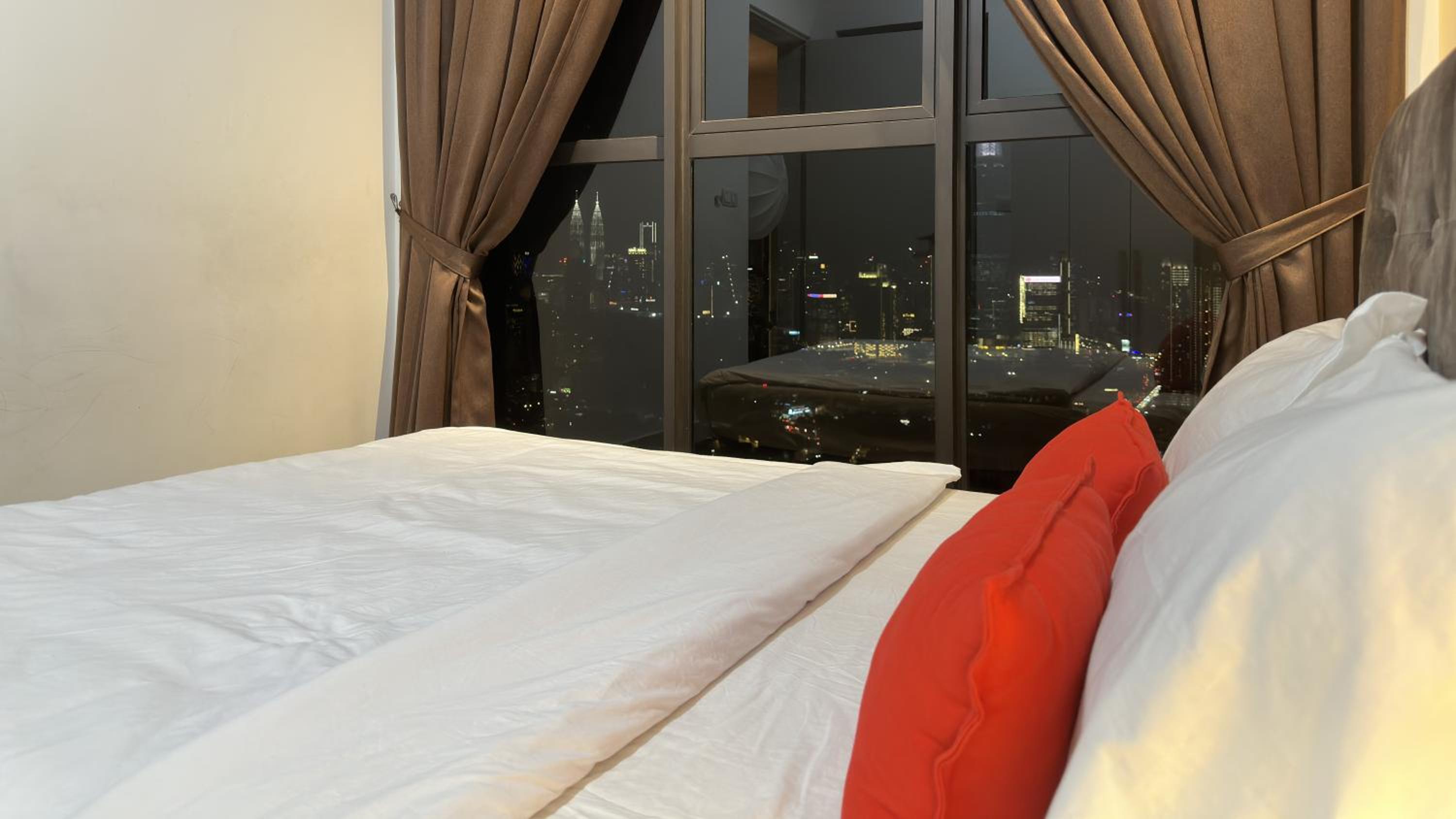 KLCC view 1BR service suite with Balcony Trion B5311 KL