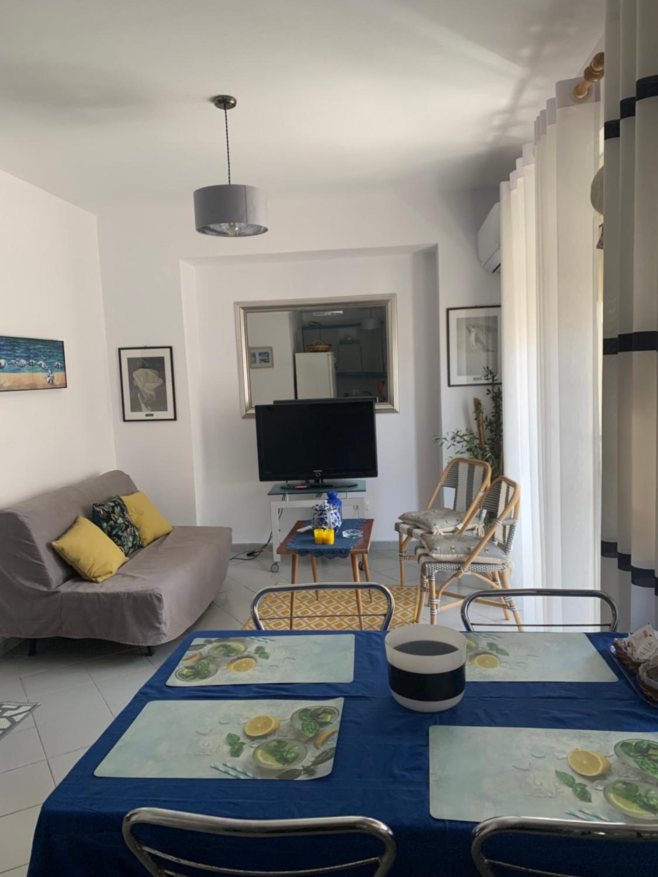 Cozy Anna Apartment ,Near the Sea, Central Location ,Rruga Pavaresia