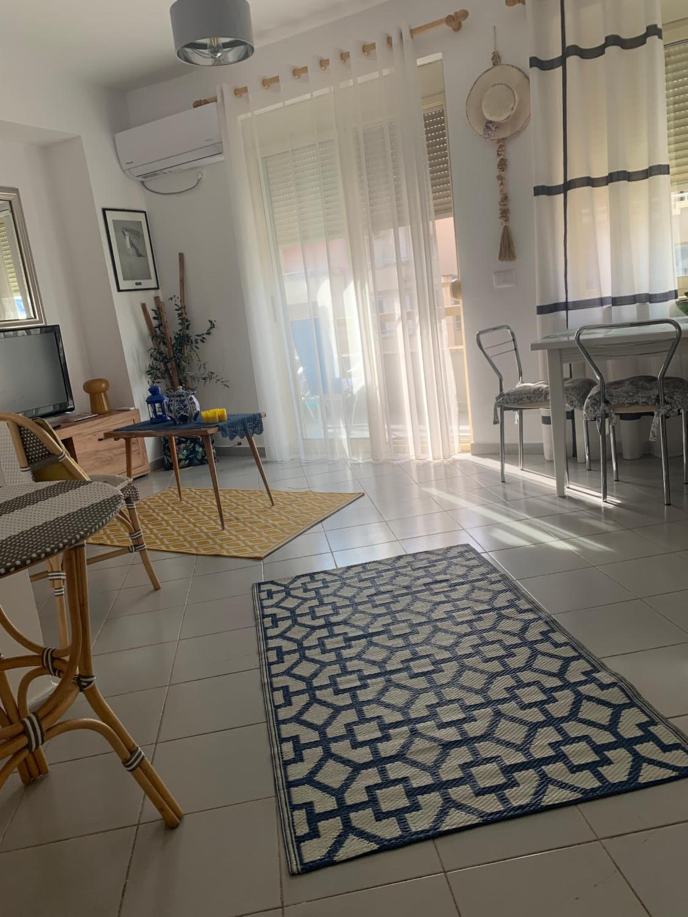 Cozy Anna Apartment ,Near the Sea, Central Location ,Rruga Pavaresia