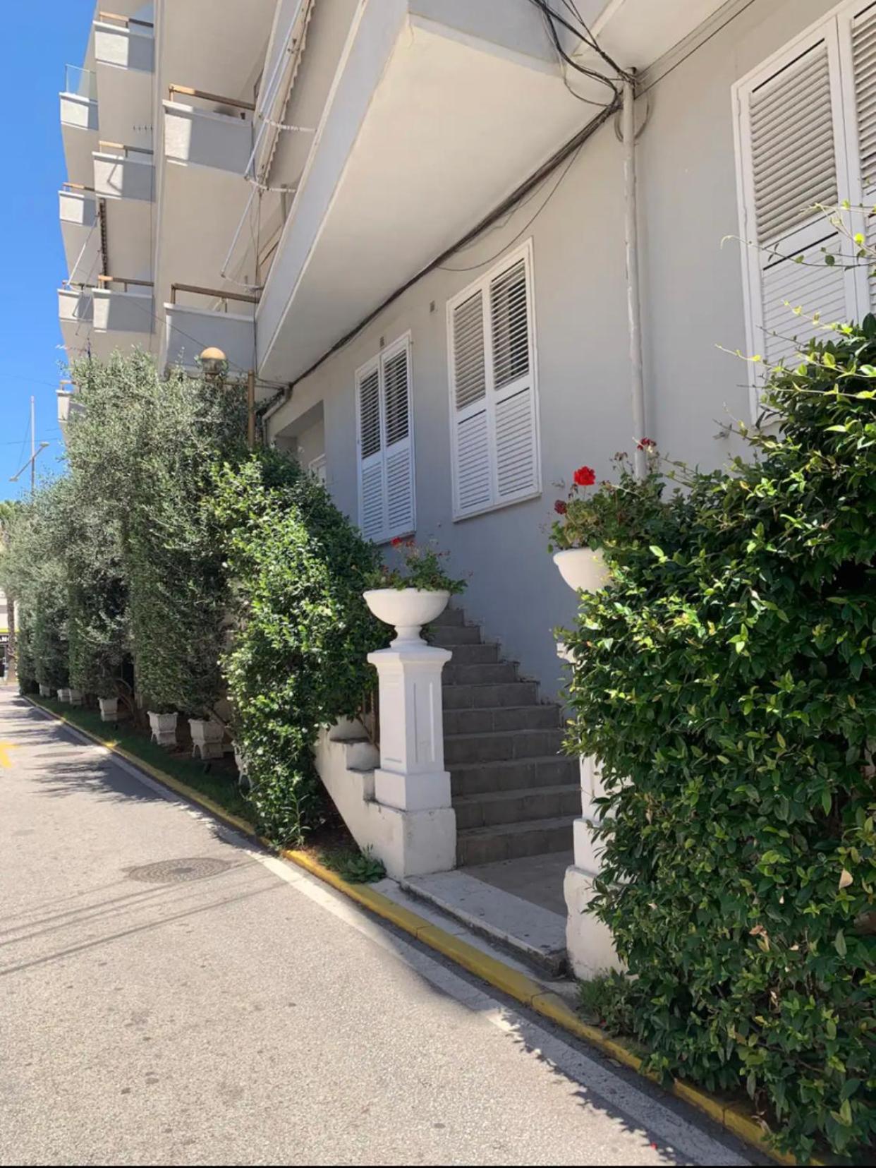 Cozy Anna Apartment ,Near the Sea, Central Location ,Rruga Pavaresia