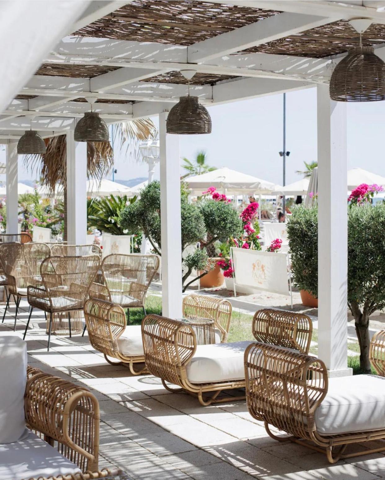 Cozy Anna Apartment ,Near the Sea, Central Location ,Rruga Pavaresia