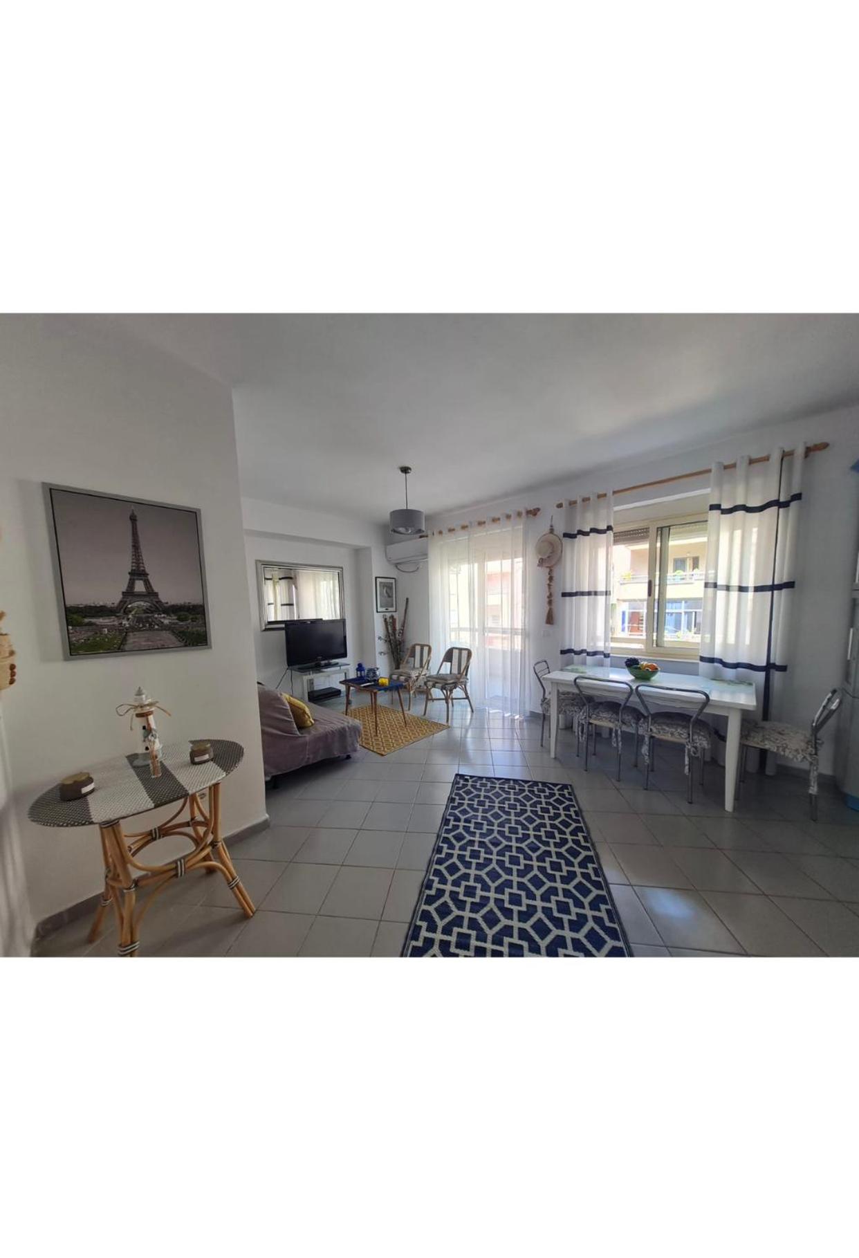 Cozy Anna Apartment ,Near the Sea, Central Location ,Rruga Pavaresia