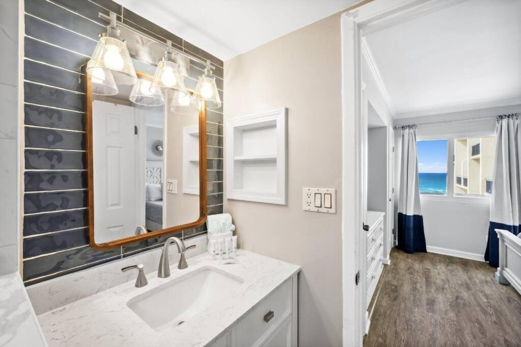Sea Escape 2 BR Beachfront at Pinnacle Port view 4