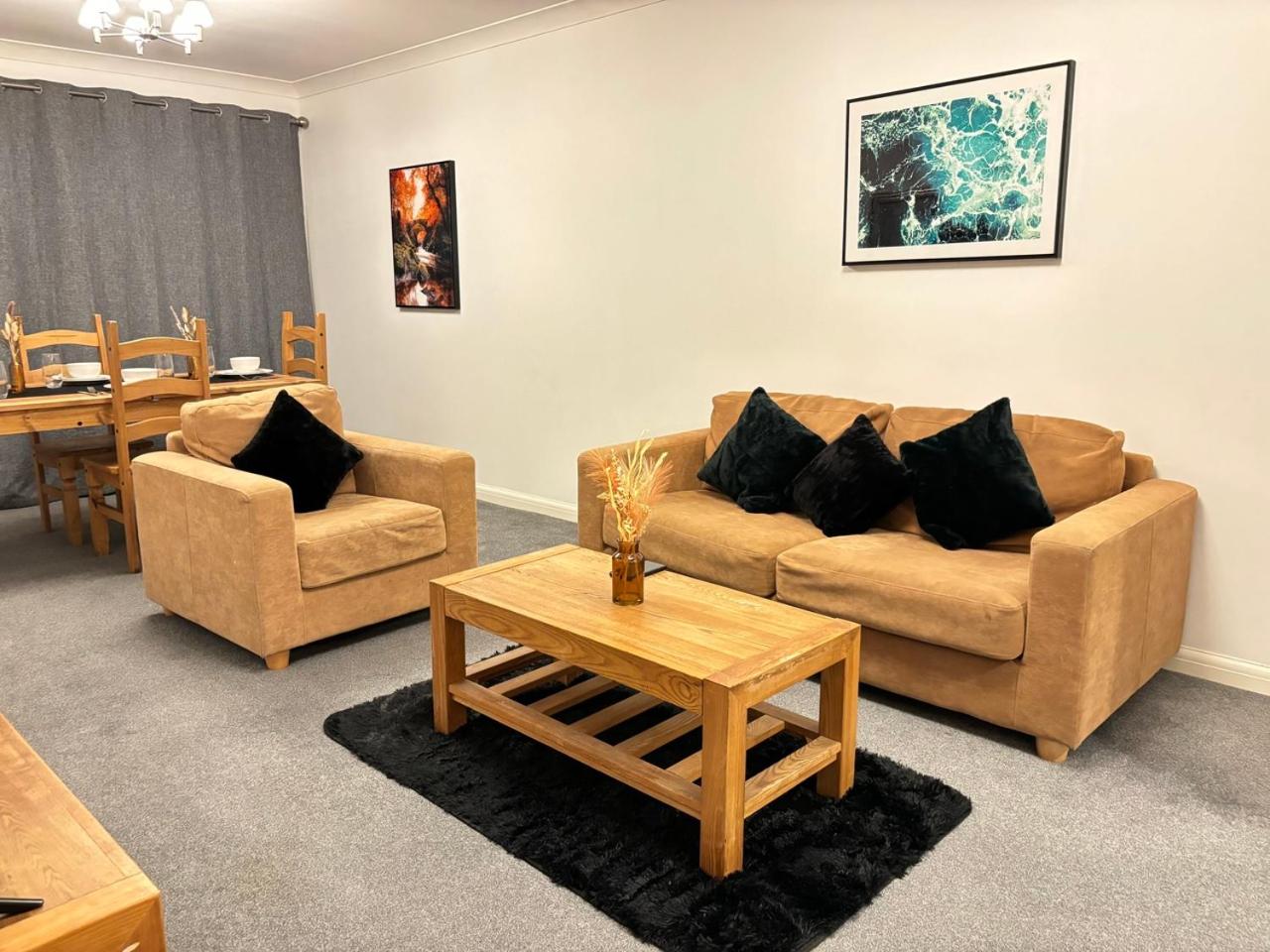 Stunning apartment in Reading near City Centre & Train Station view 2