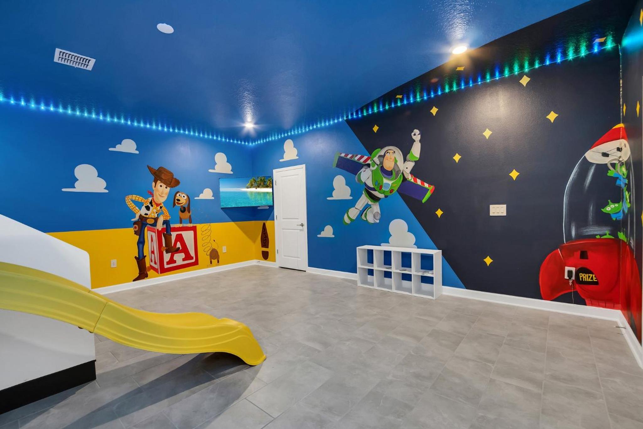Disney'sToy Story Themed room and private pool/spa view 3