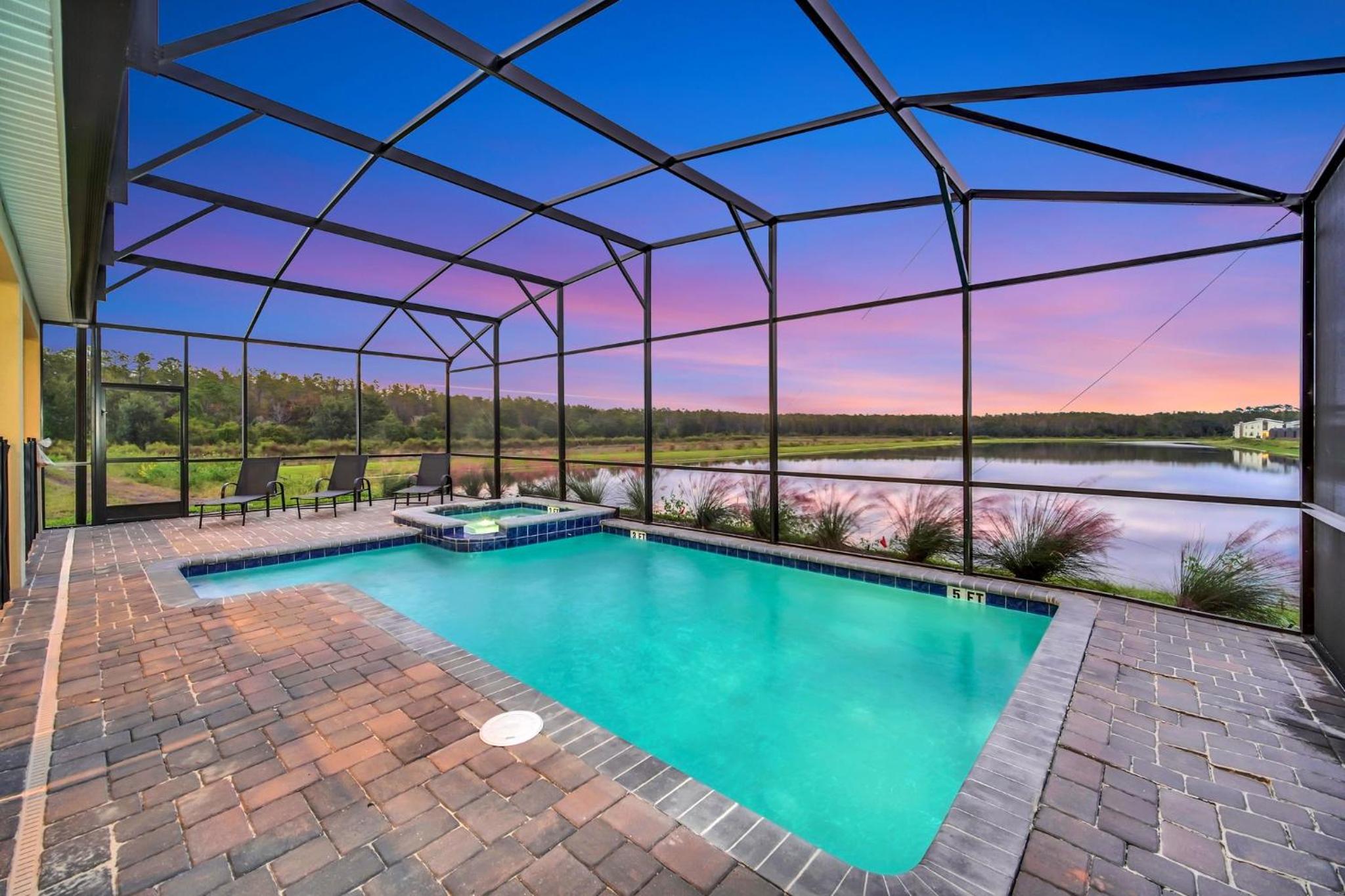 Disney'sToy Story Themed room and private pool/spa view 5