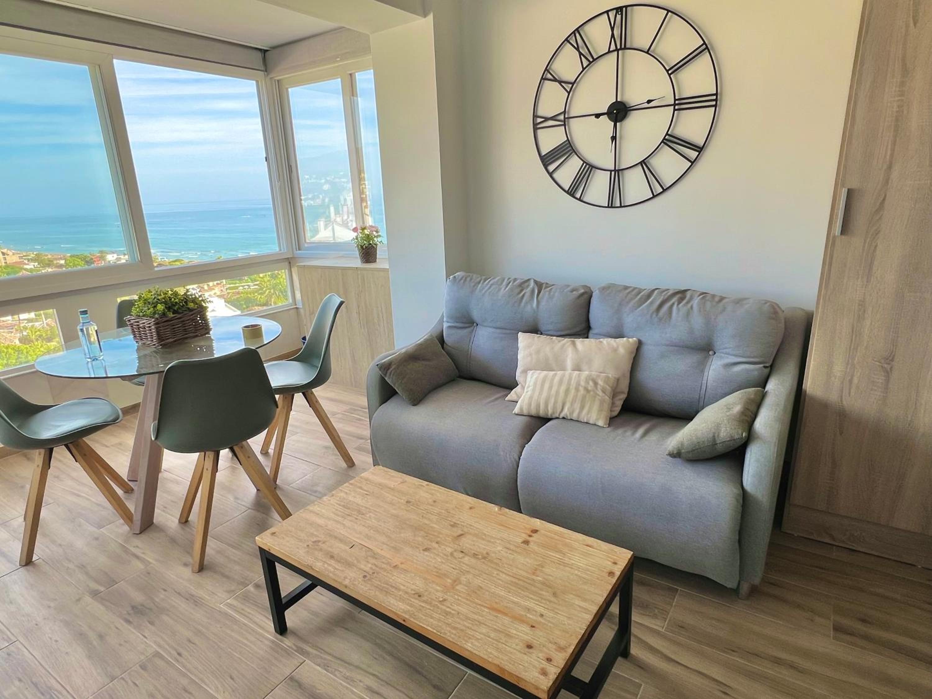 MARBELLA BEACHFRONT- Apartamento junto a la playa y con impresionantes vistas al mar