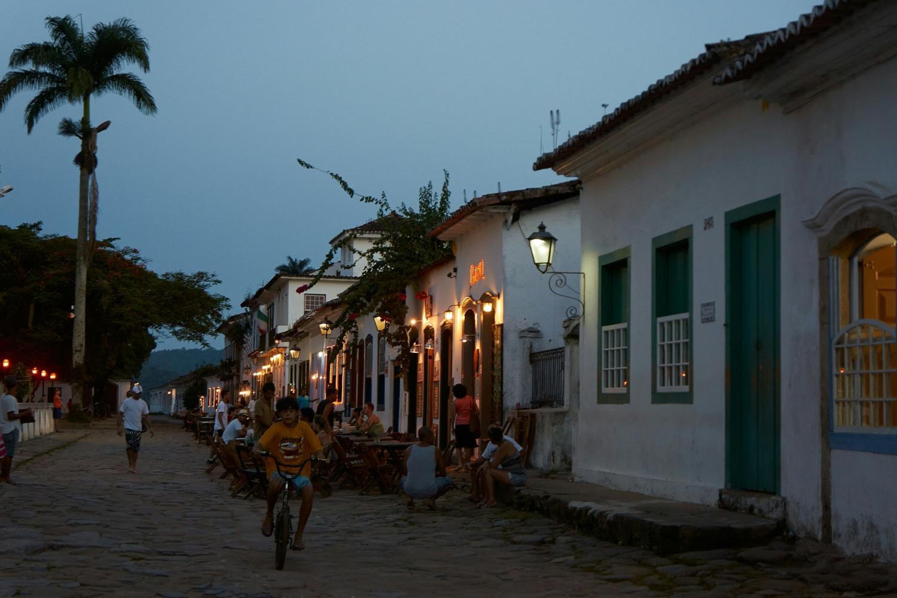 Casa da Diva 2 suite Orquidea 6 pessoas frente a praia do pontal no centro