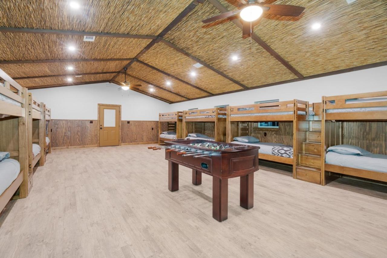 Camp David Retreat - Pool, Pickleball & Views
