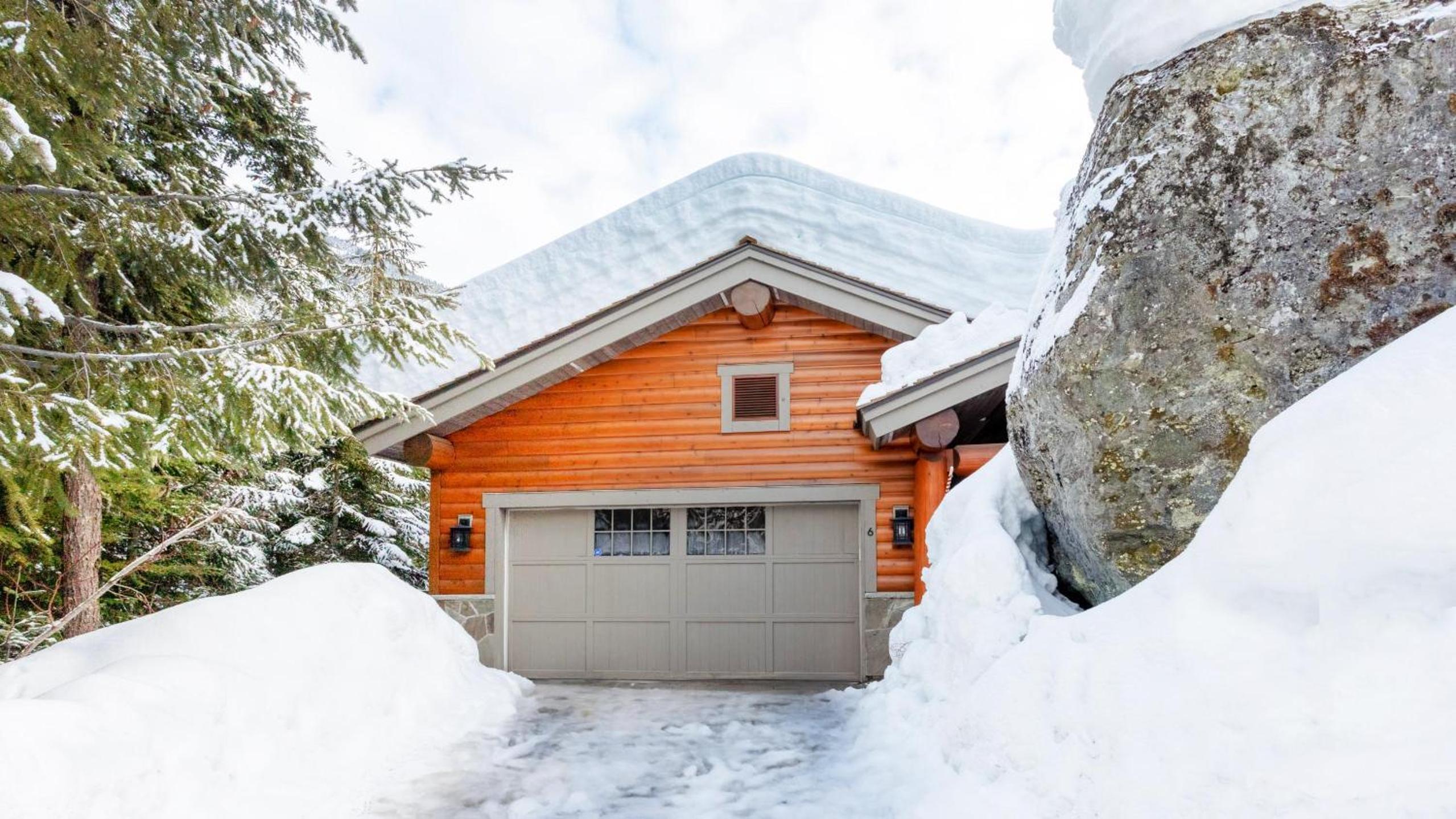Taluswood The Heights 6 | Beautifully Updated Chalet w/ Private Hot Tub, Slopeside View, Parking