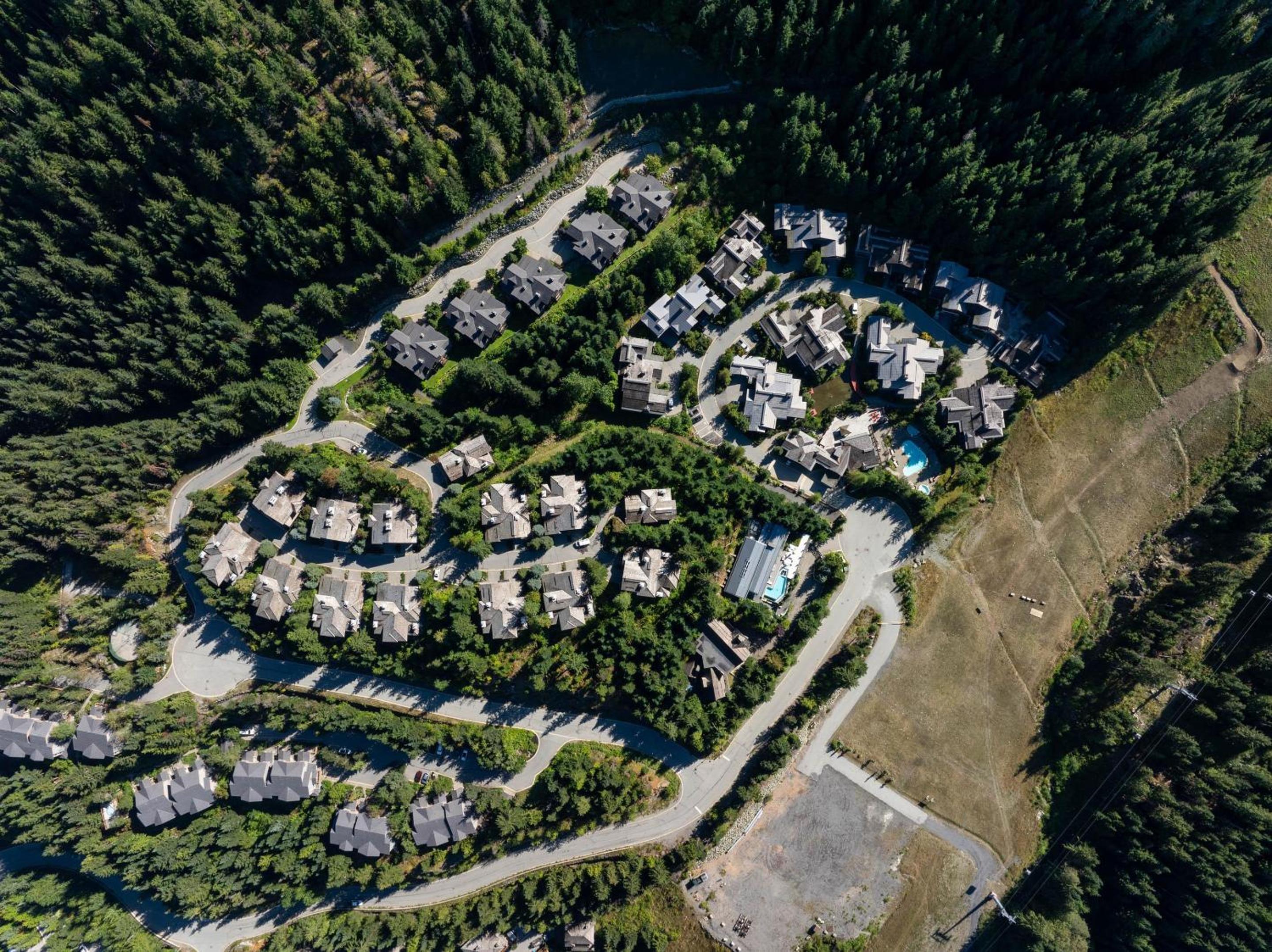Taluswood The Heights 6 | Beautifully Updated Chalet w/ Private Hot Tub, Slopeside View, Parking