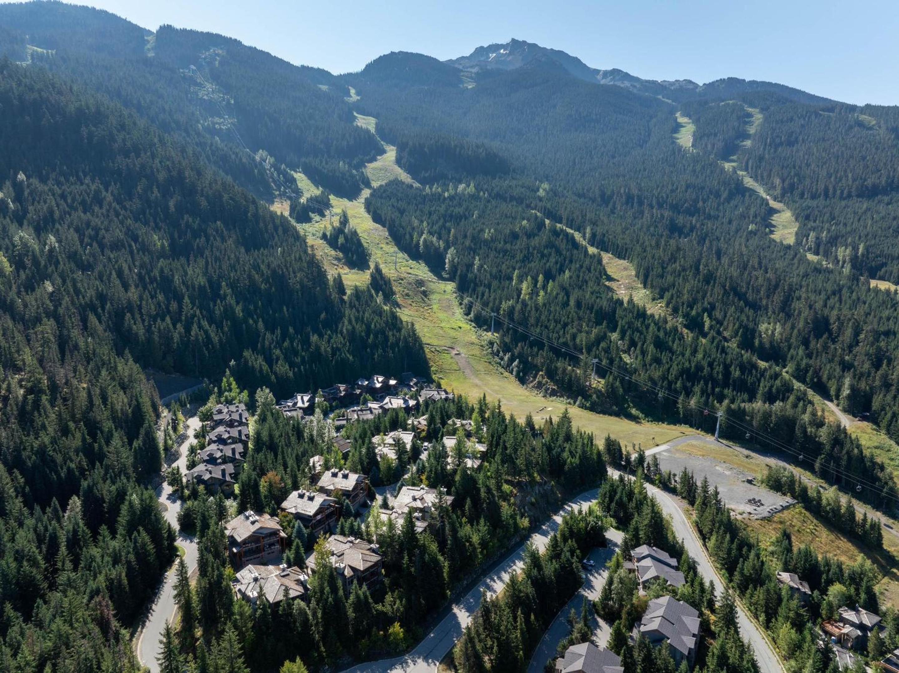 Taluswood The Heights 6 | Beautifully Updated Chalet w/ Private Hot Tub, Slopeside View, Parking