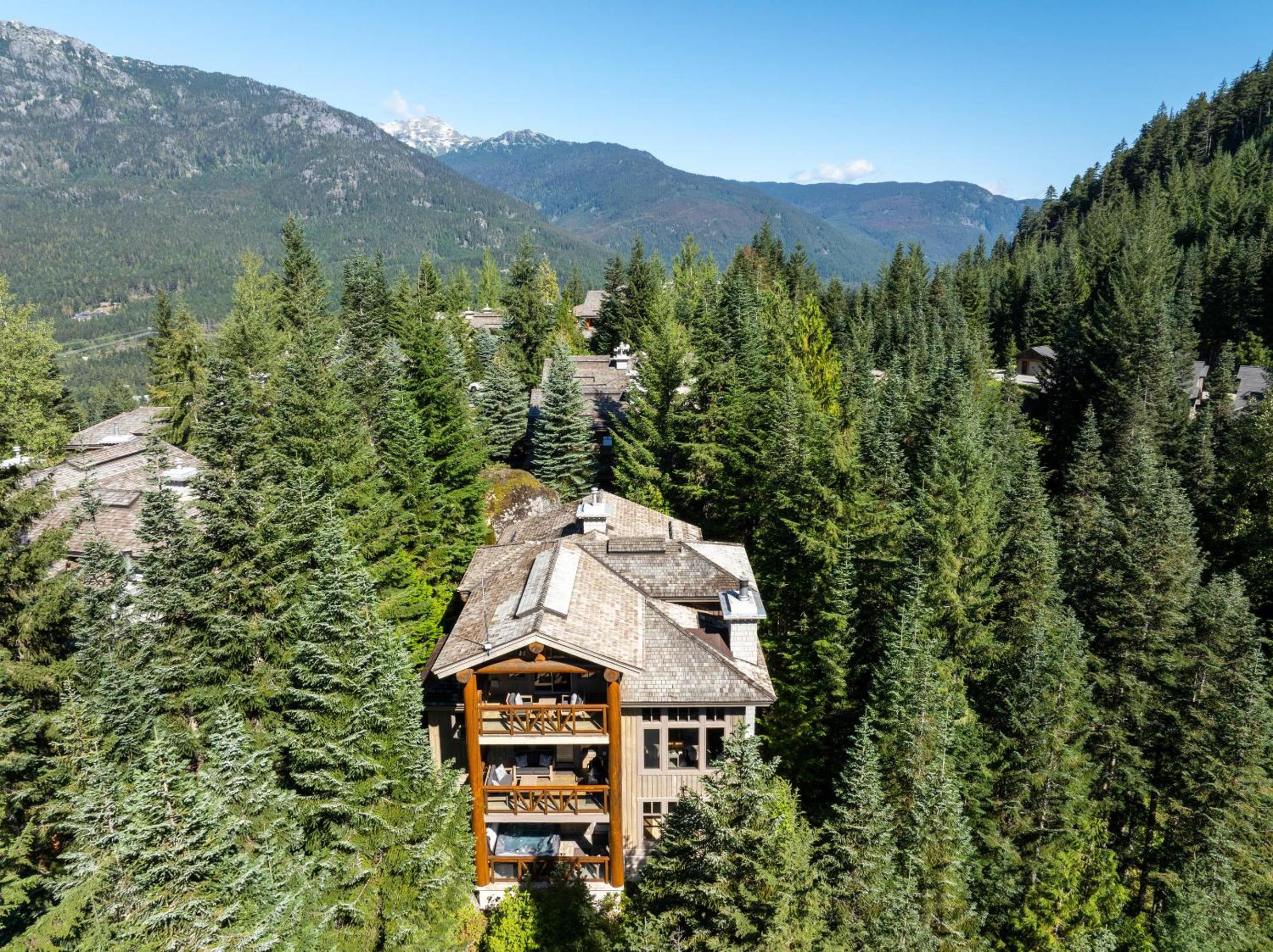 Taluswood The Heights 6 | Beautifully Updated Chalet w/ Private Hot Tub, Slopeside View, Parking