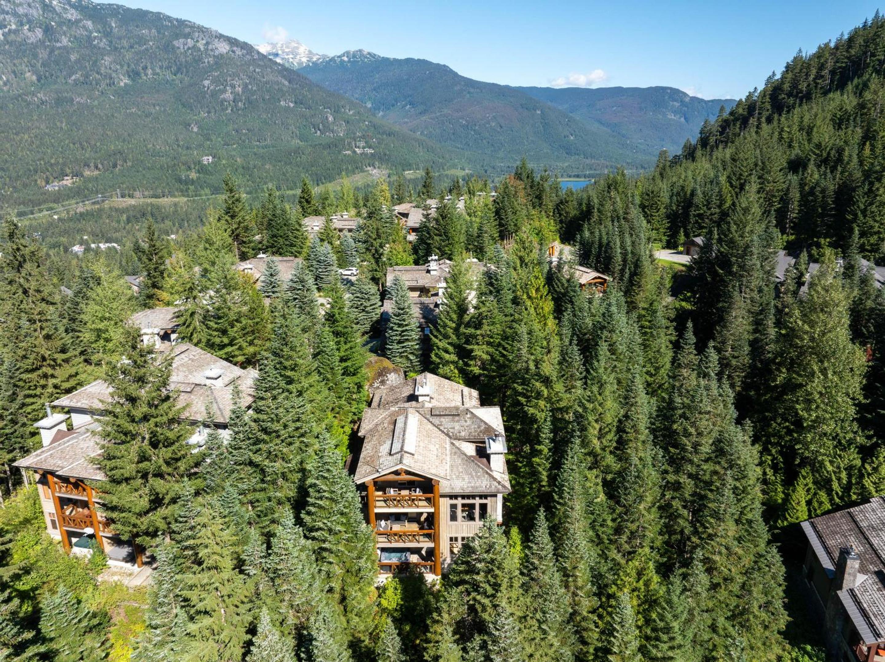 Taluswood The Heights 6 | Beautifully Updated Chalet w/ Private Hot Tub, Slopeside View, Parking
