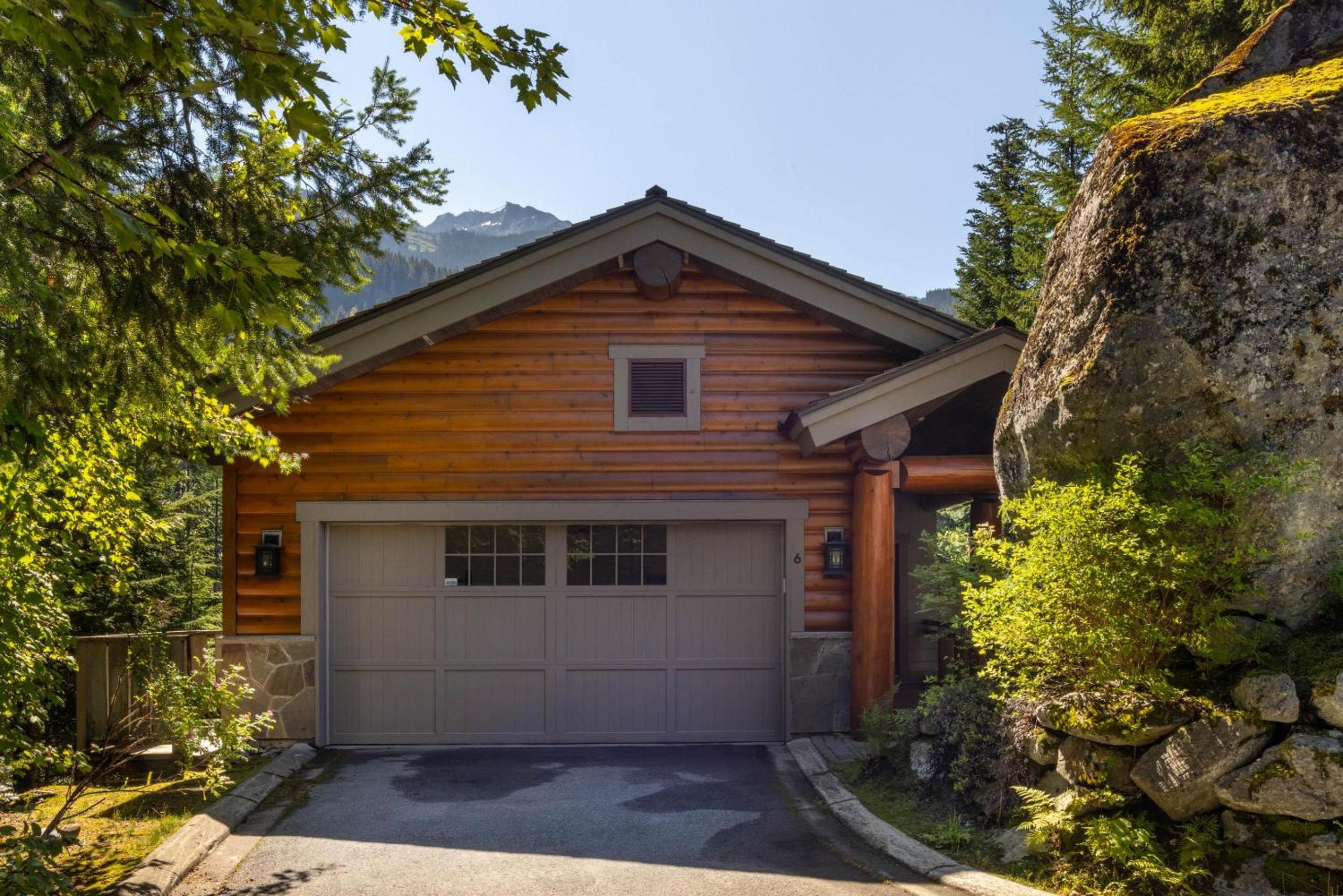 Taluswood The Heights 6 | Beautifully Updated Chalet w/ Private Hot Tub, Slopeside View, Parking