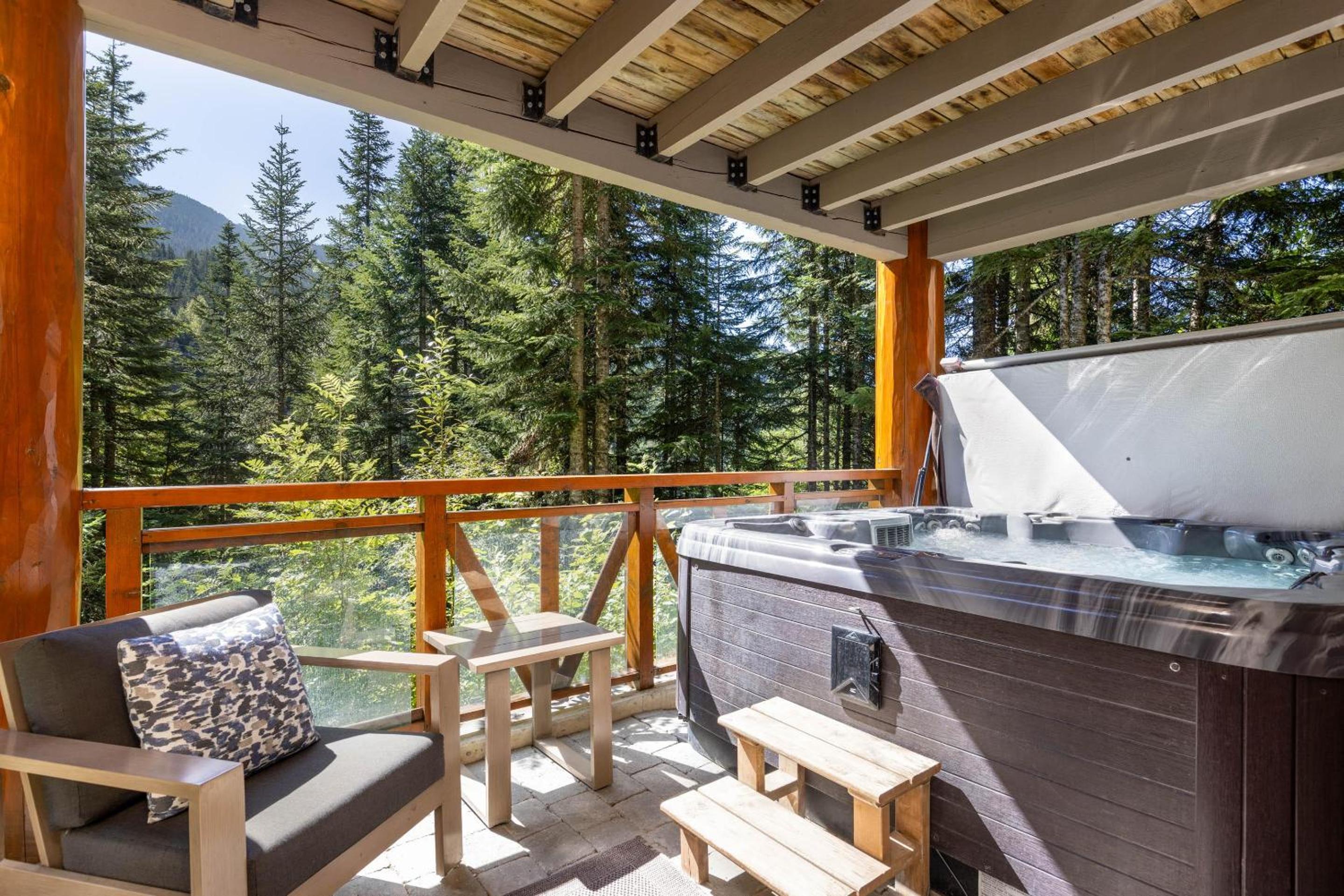 Taluswood The Heights 6 | Beautifully Updated Chalet w/ Private Hot Tub, Slopeside View, Parking