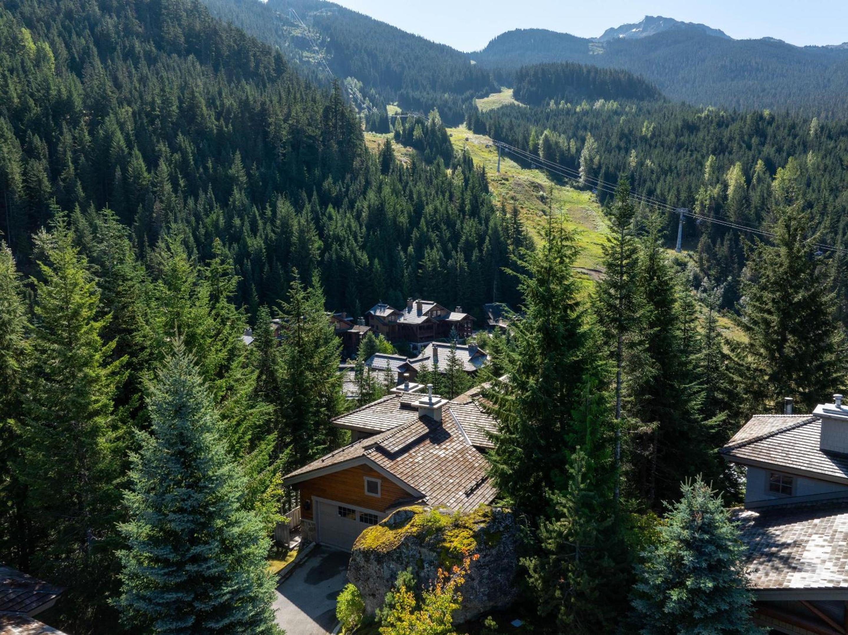 Taluswood The Heights 6 | Beautifully Updated Chalet w/ Private Hot Tub, Slopeside View, Parking