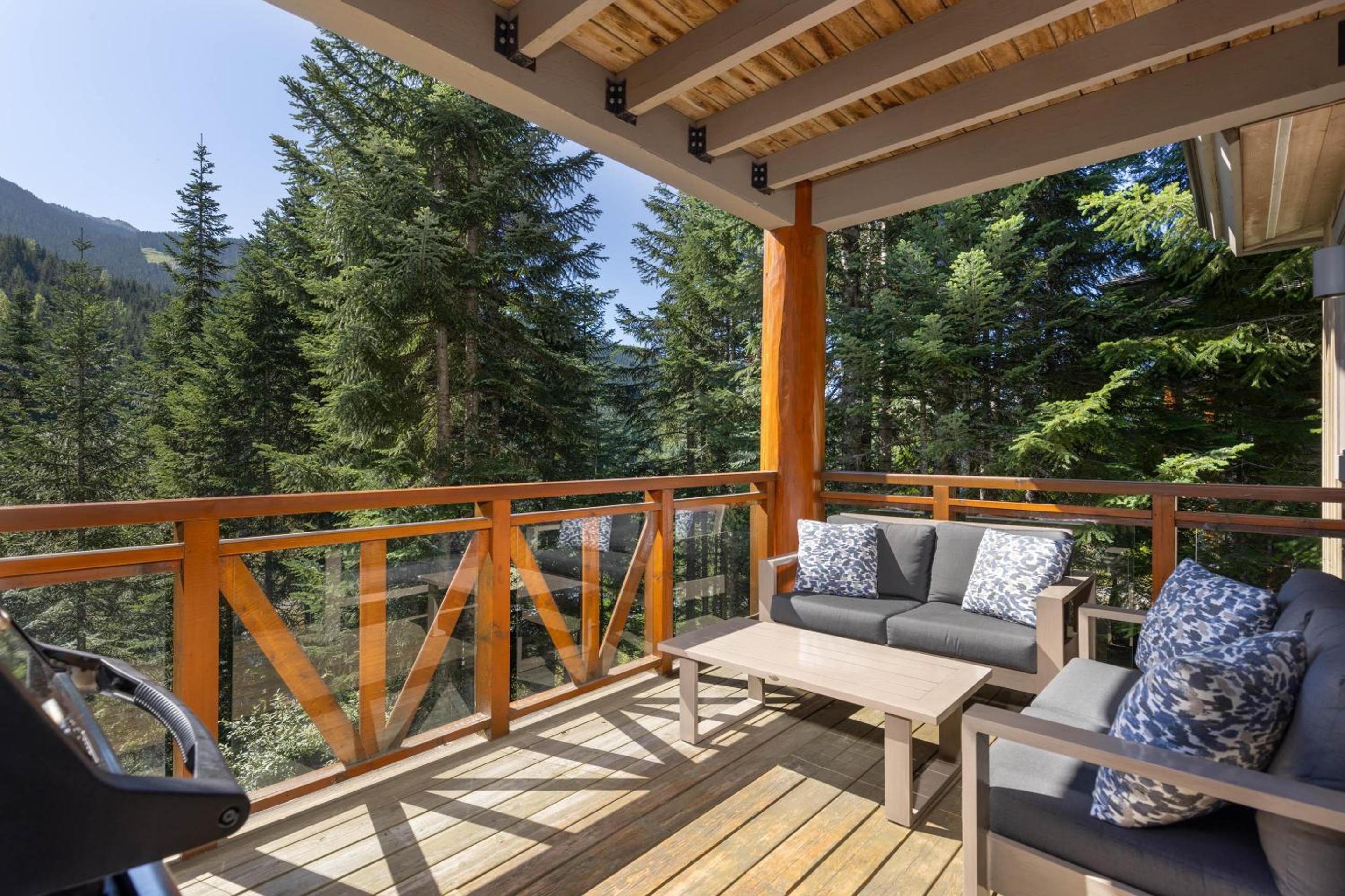 Taluswood The Heights 6 | Beautifully Updated Chalet w/ Private Hot Tub, Slopeside View, Parking